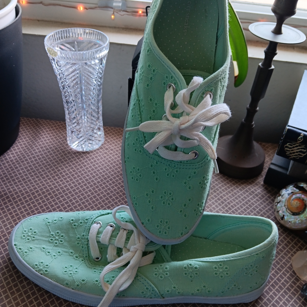 Mint colored Islet Women's Sneakers, Size 8 NWOTs.